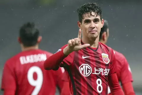 تقارير: أوسكار قد يضطر إلى اعتزال كرة القدم بسبب مشكلة في القلب